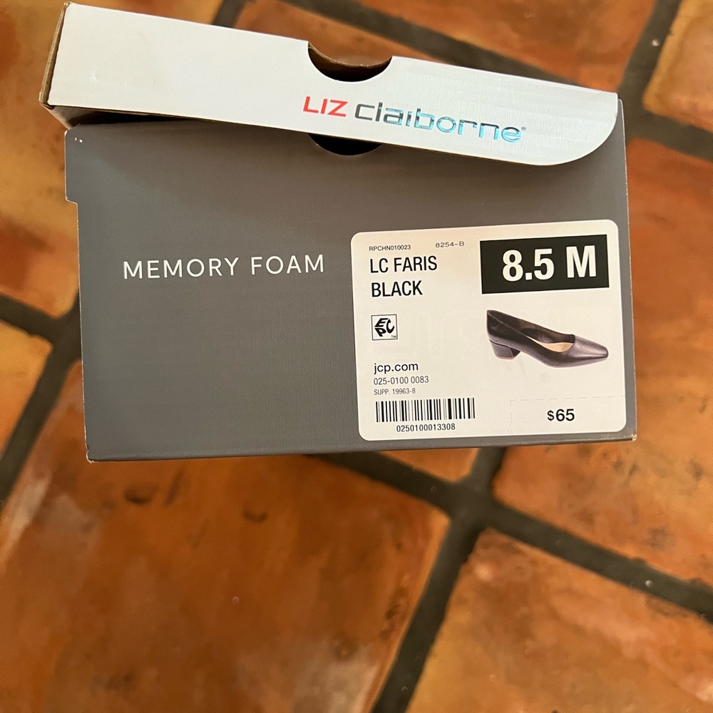 Liz Claiborne Black Memory Foam Pumps